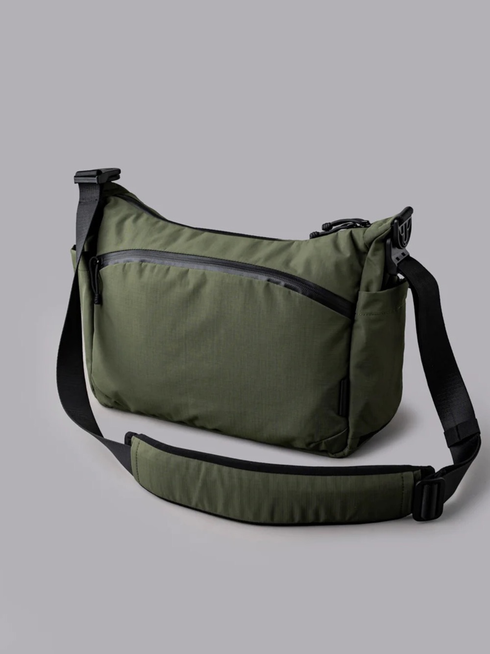 ALPAKA Flight Satchel 11L Green Axoflux 210D Crossbody Laptop Messenger NWT - Picture 2 of 9